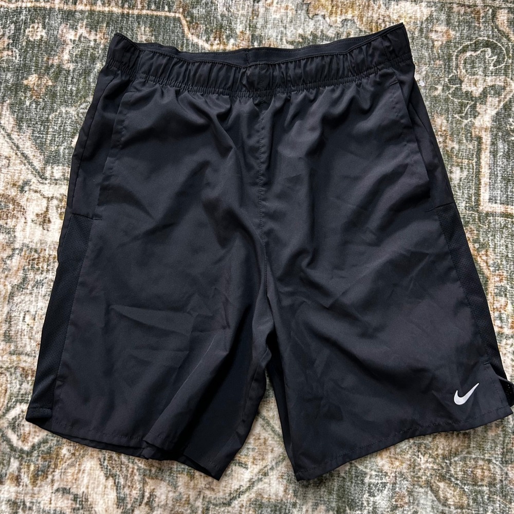 Nike Dri-FIT Mens XL Black Running Training Shorts thinner material Back Pocket